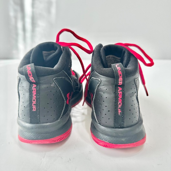 Under Armour Boys Basketball Shoes Size 2 Youth Black Red High Top Sneakers - Picture 5 of 8